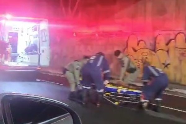 [Vídeo: Acidente com vítima é registrado na Avenida ACM nesta quarta-feira (24) ]