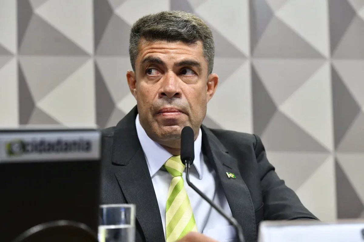 [Ex-assessor de Bolsonaro e sobrinho indiciados pela PF buscam acordo com MPF ]