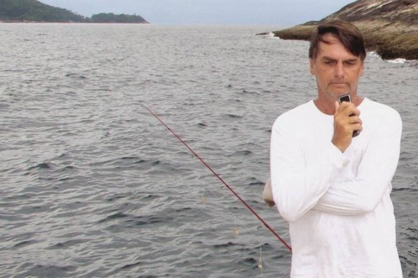 [TRF-1 suspende multa do Ibama contra Bolsonaro por pescaria]
