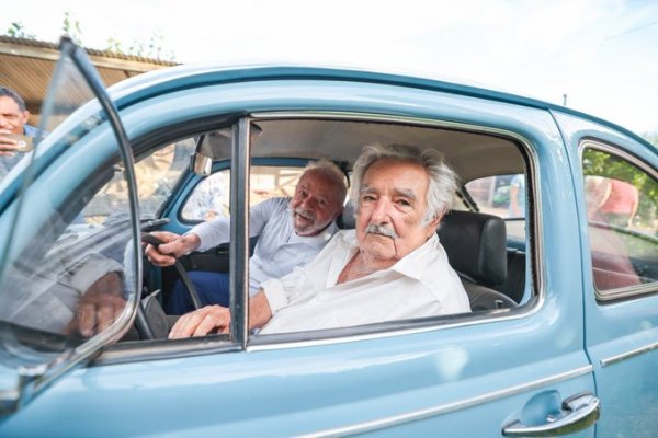 [Lula se solidariza com Mujica após revelação de tumor no esôfago]