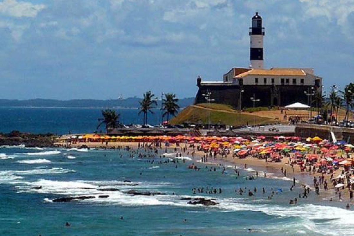 [Trinta praias estão impróprias para banho na Bahia neste final de semana, diz Inema]