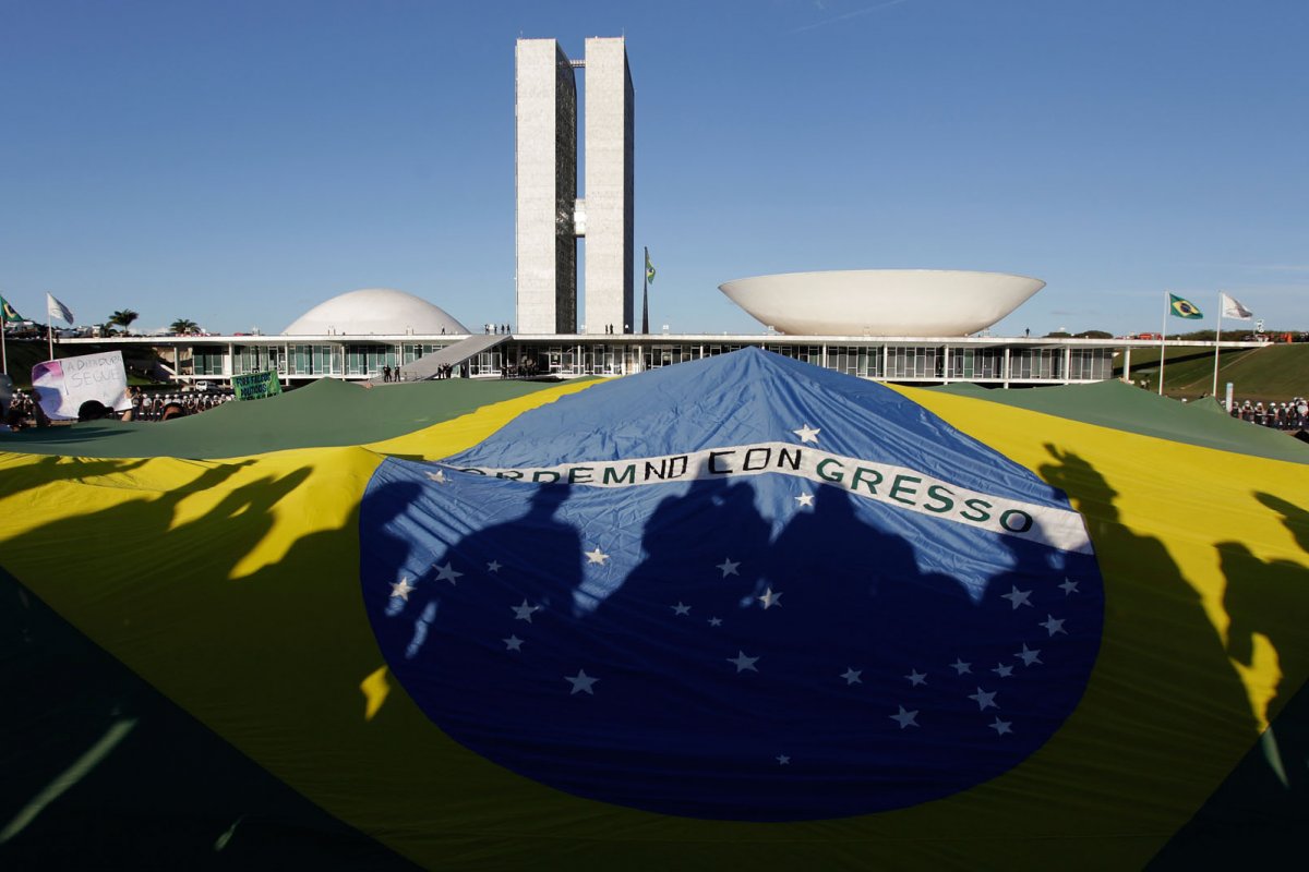 [ Brasil repete nota e piora em ranking de corrupção em 2019]