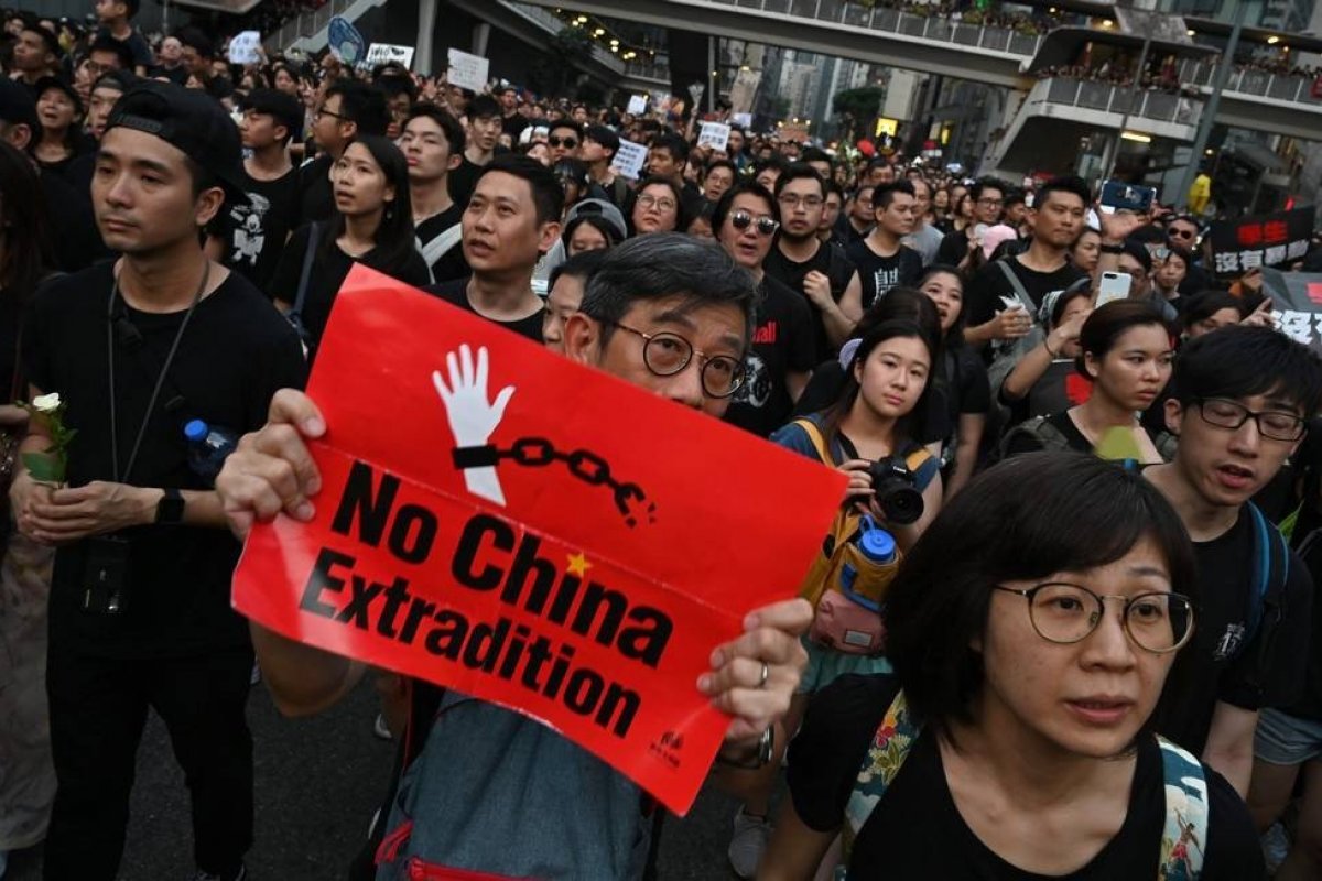 [Milhares voltam a protestar em Hong Kong contra extradição]