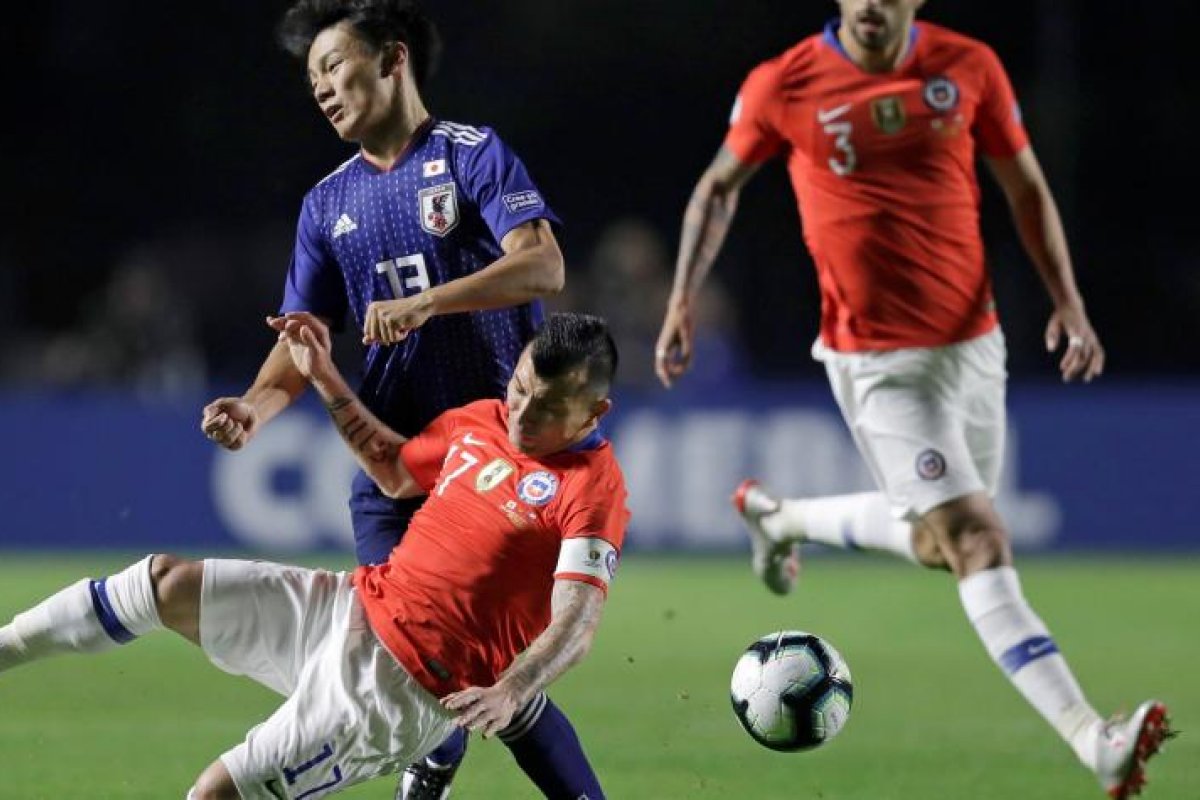 [Em busca do tri da Copa América, Chile goleia Japão por 4 a 0 ]
