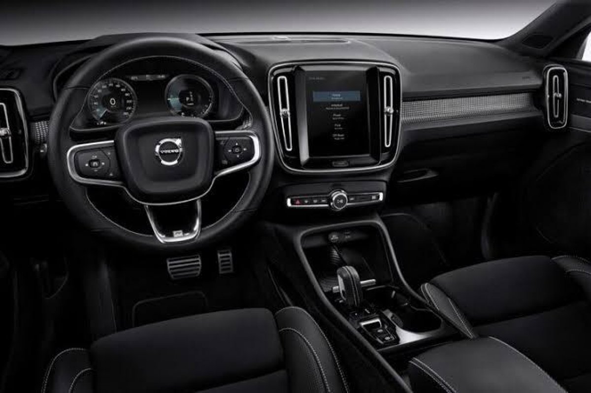 [Volvo apresenta SUV híbrido e renova opções do XC40]