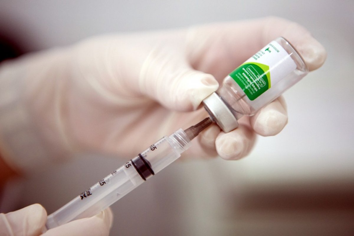 [Vacinação contra H1N1 é suspensa em cidades da Bahia por falta de doses]