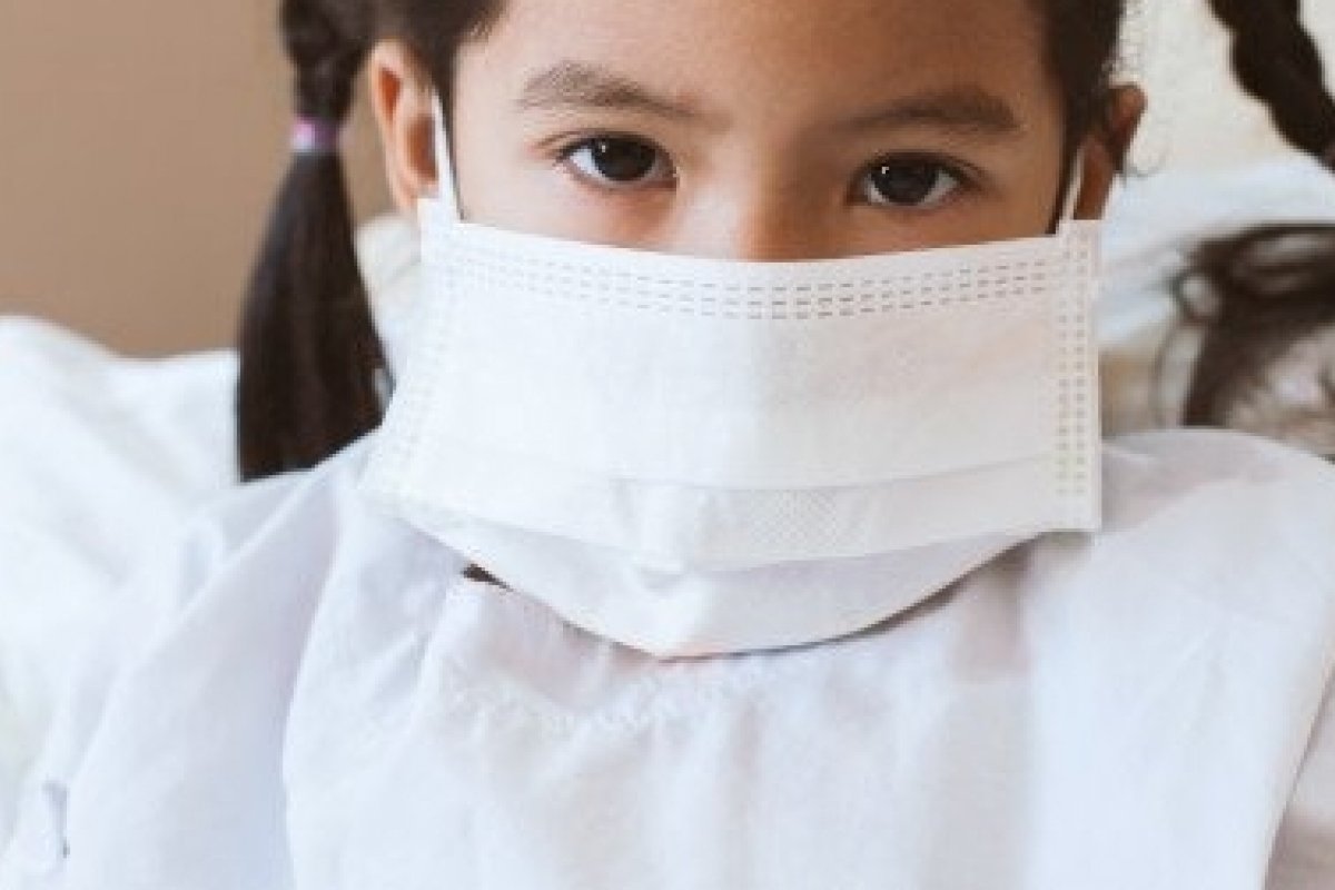 [Órgão de saúde recomenda que menores de dois anos não devem usar máscaras]