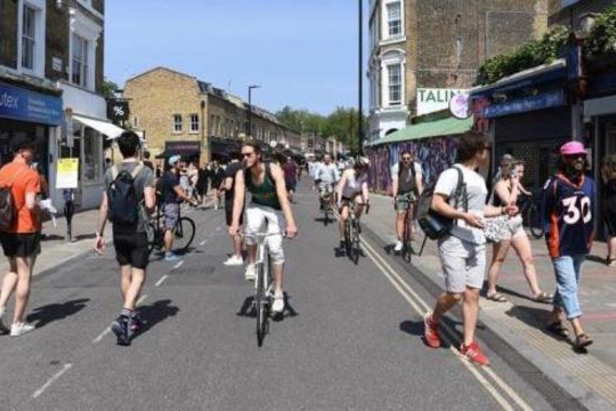 [Reino Unido irá investir na adoção de bicicletas e caminhadas para facilitar volta ao trabalho]
