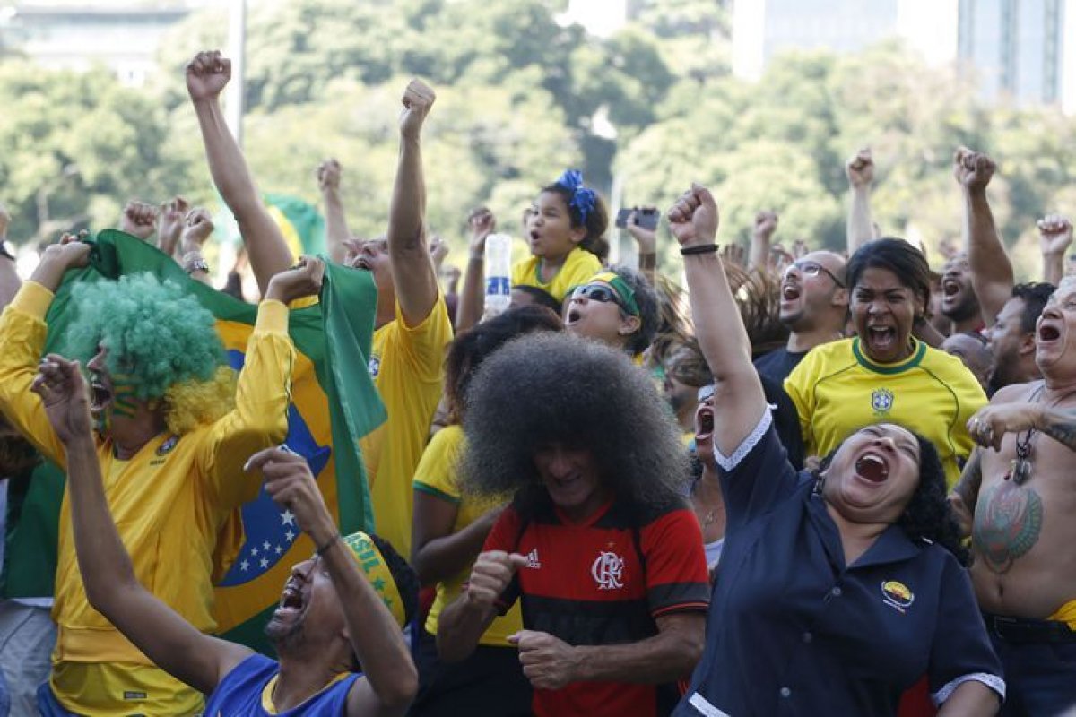 [Pesquisa revela que mais de 41 milhões de brasileiros torcem para mais de um time]