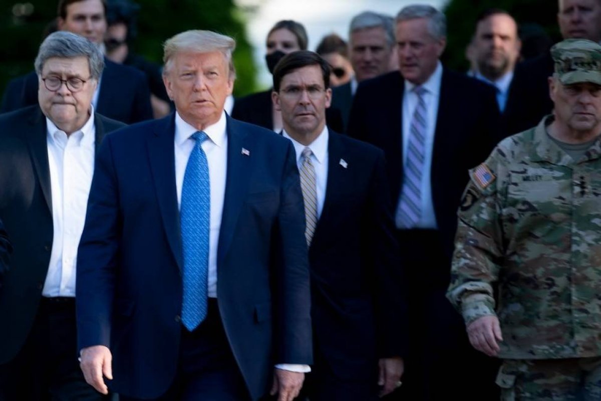 [Secretário de defesa dos EUA contraria Trump e se opõe ao uso de militares para reprimir protestos]