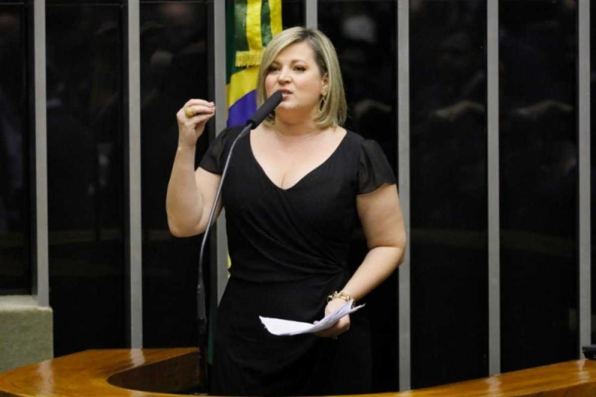 [Joice Hasselmann anuncia saída da liderança do PSL na Câmara]