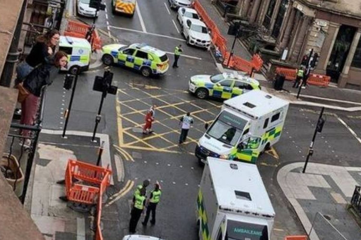 [Ataque com faca deixa ao menos três pessoas mortas em Glasgow, na Escócia]