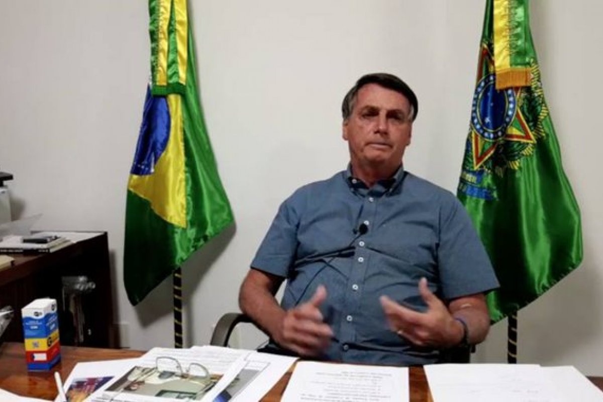 [Bolsonaro diz que a não aplicação do horário de verão economizou R$ 100 milhões ]