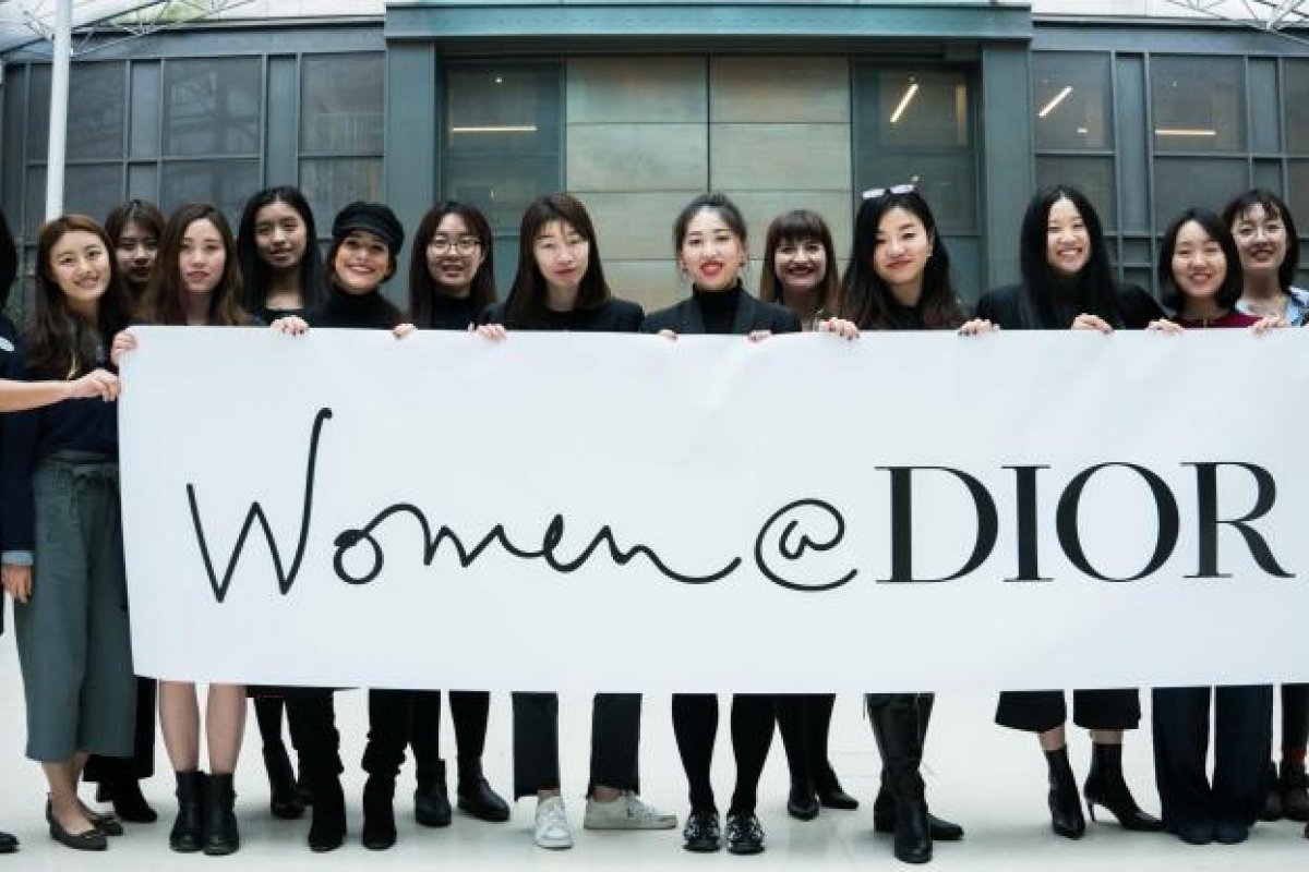 [Dior e UNESCO se unem para oferecer mentoria para estudantes mulheres]
