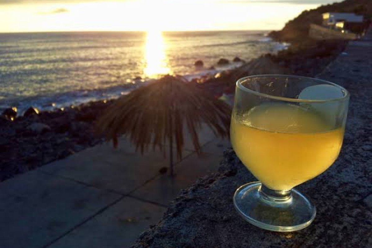 [5 bebidas para provar na Ilha da Madeira]