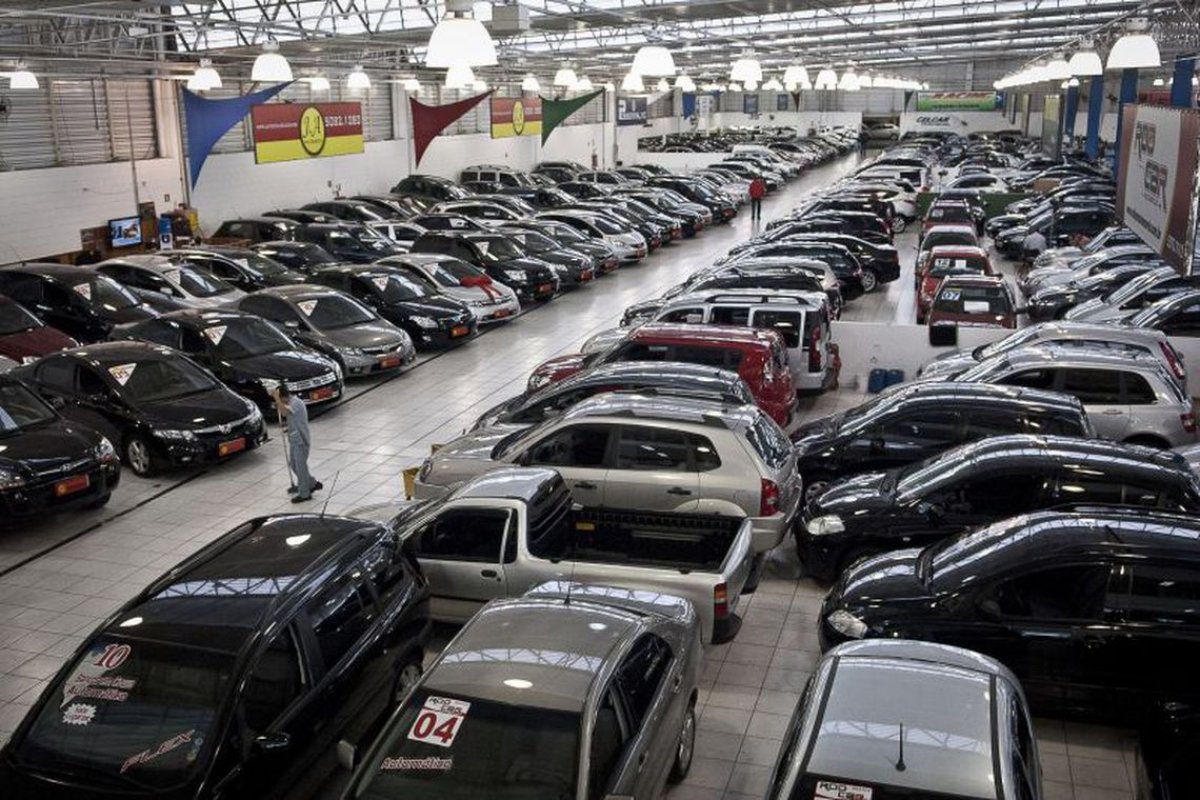 [Cerca de 50% dos brasileiros financiaram dinheiro para compra de carro próprio, diz pesquisa]