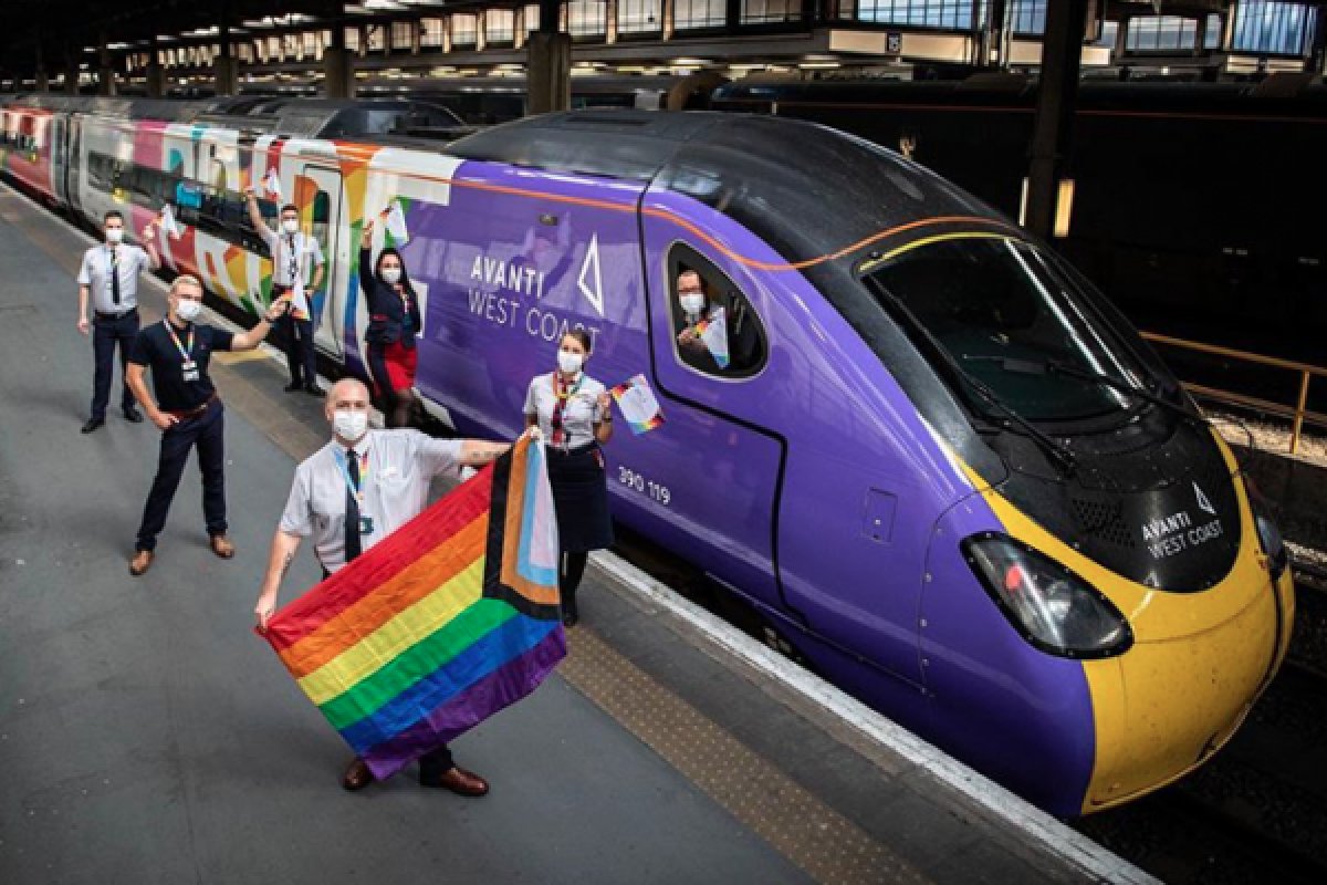 [Reino Unido ganha o 1º “Trem Do Orgulho” com tripulação 100% LGBT]