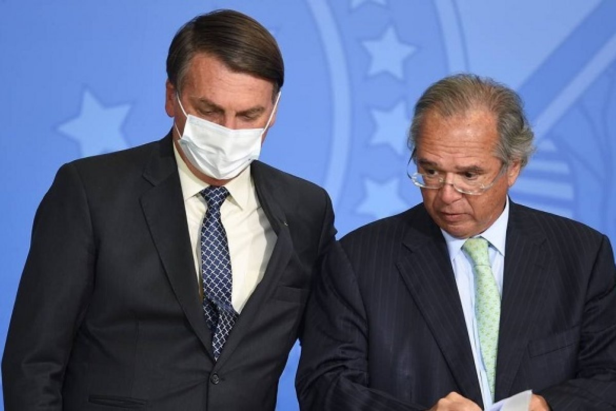 [Bolsonaro e Guedes discutem parcelas extras do auxílio emergencial e Renda Brasil]