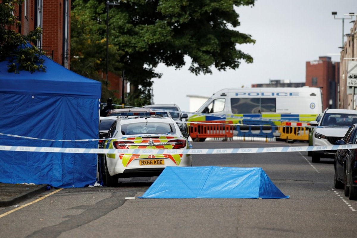 [Diversas pessoas ficam feridas após serem esfaqueadas no centro de Birmingham, no Reino Unido]