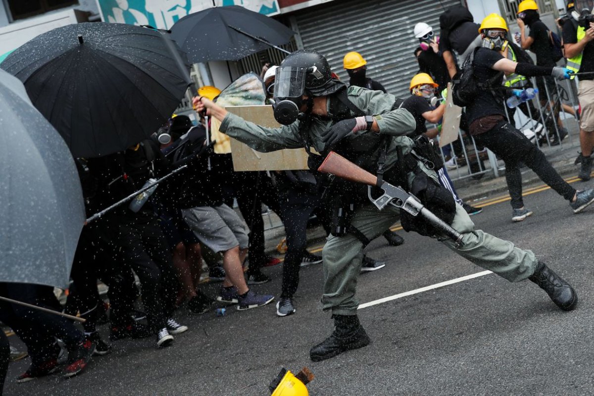[Hong Kong: polícia reprime novos protestos ]