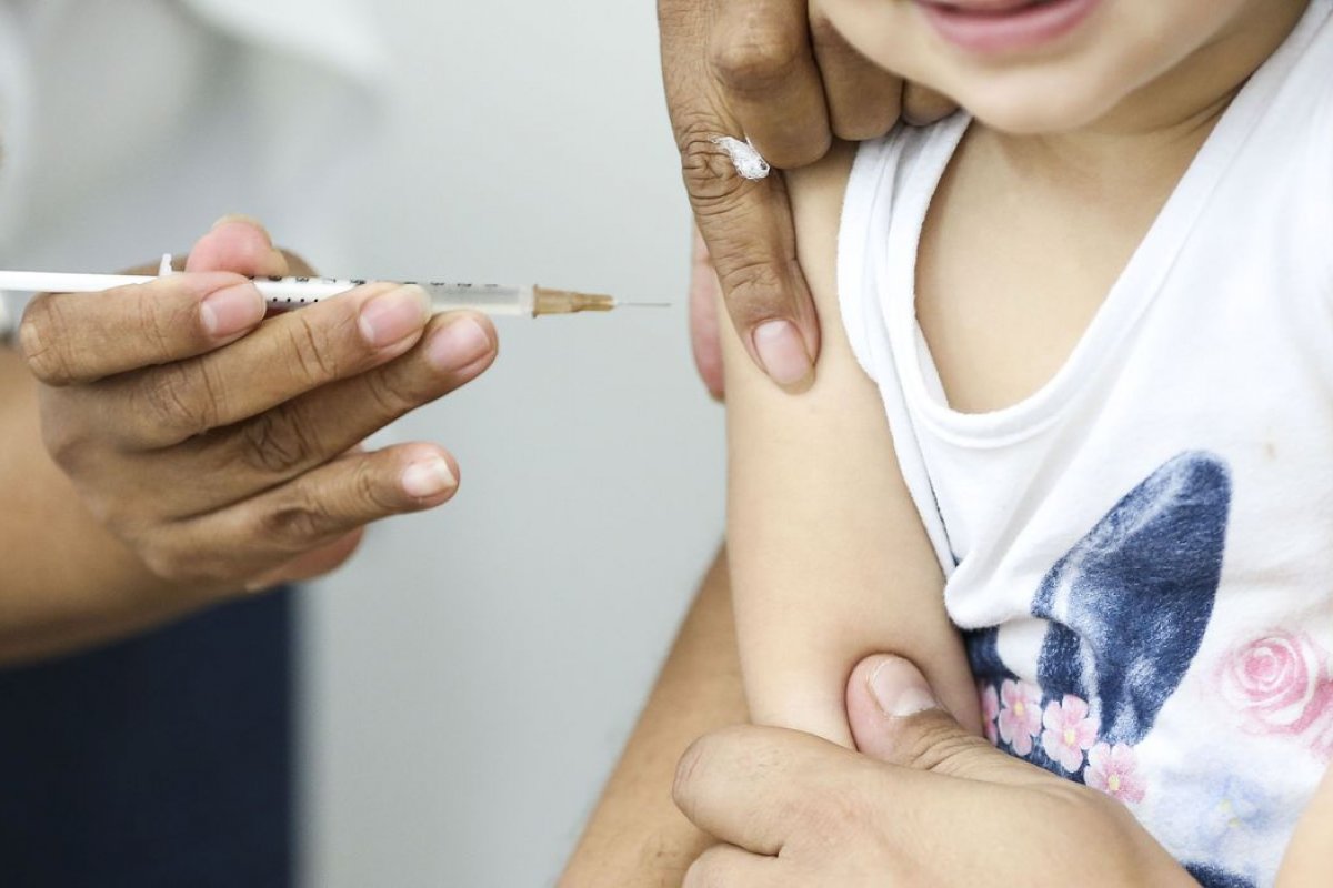 [ Brasil não bate meta mínima de 16 vacinas para crianças de até um ano]