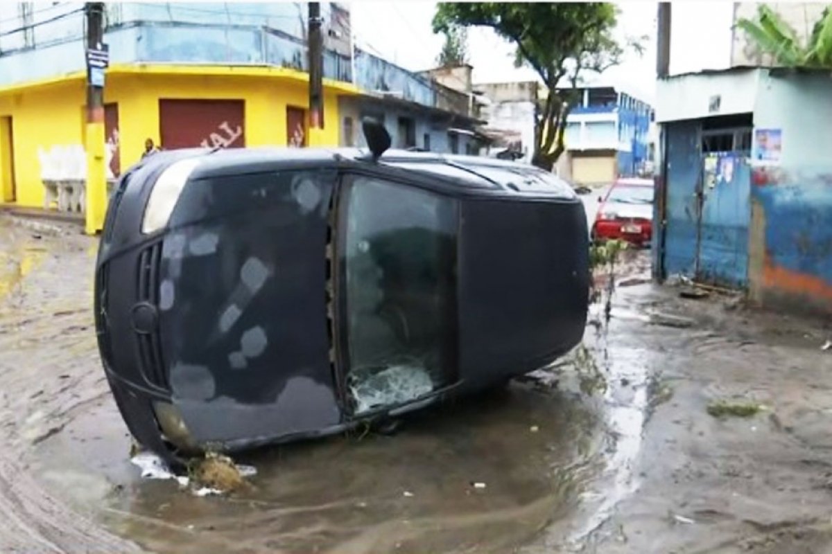 [Vídeos: Chuva em Itabuna causa estragos na cidade]
