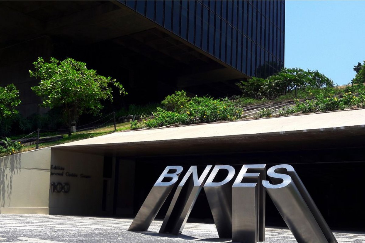 [BNDES tem lucro de R$ 8,73 bilhões no terceiro trimestre ]