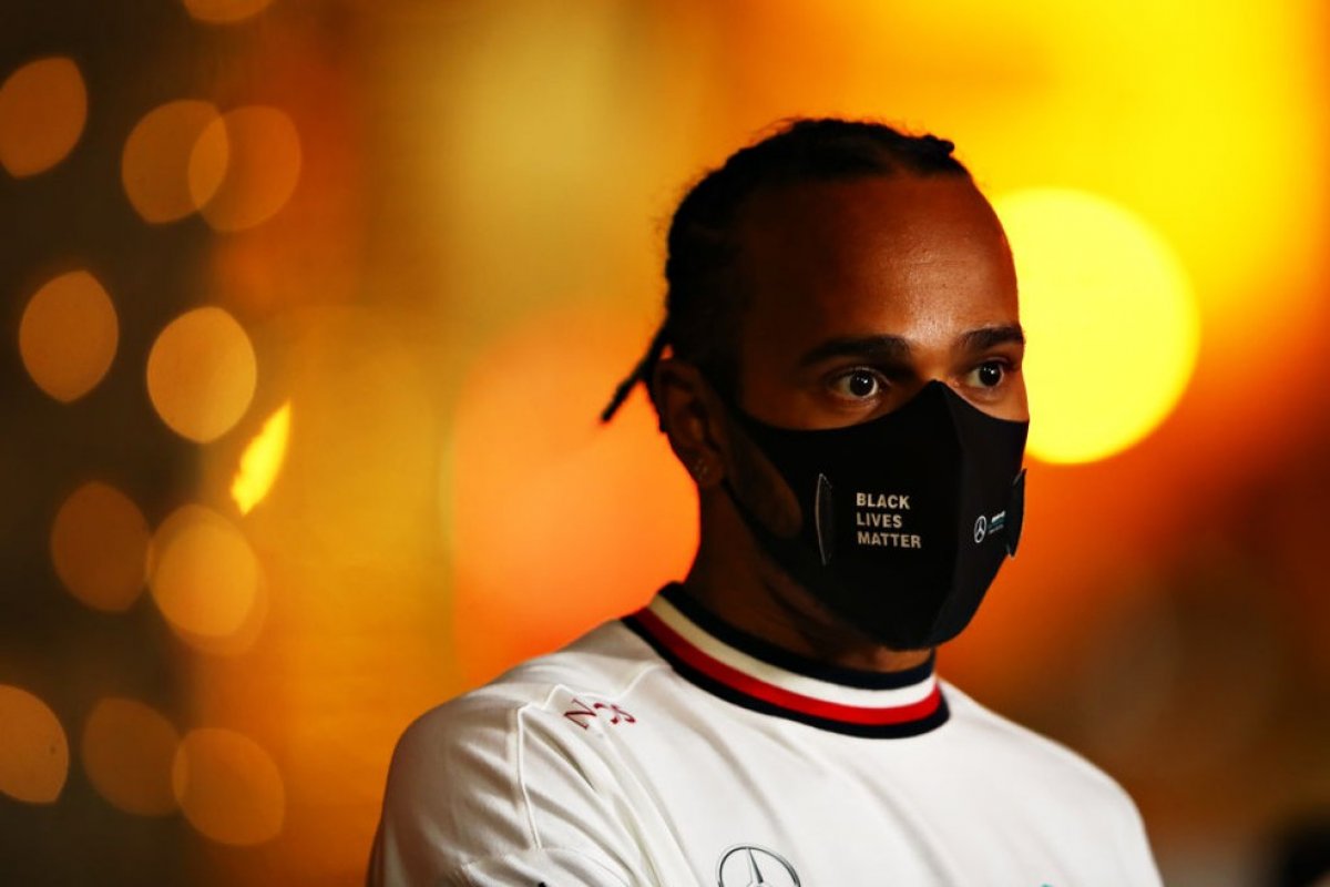 [Lewis Hamilton testa positivo para Covid-19 e está fora do GP de Sakhir]
