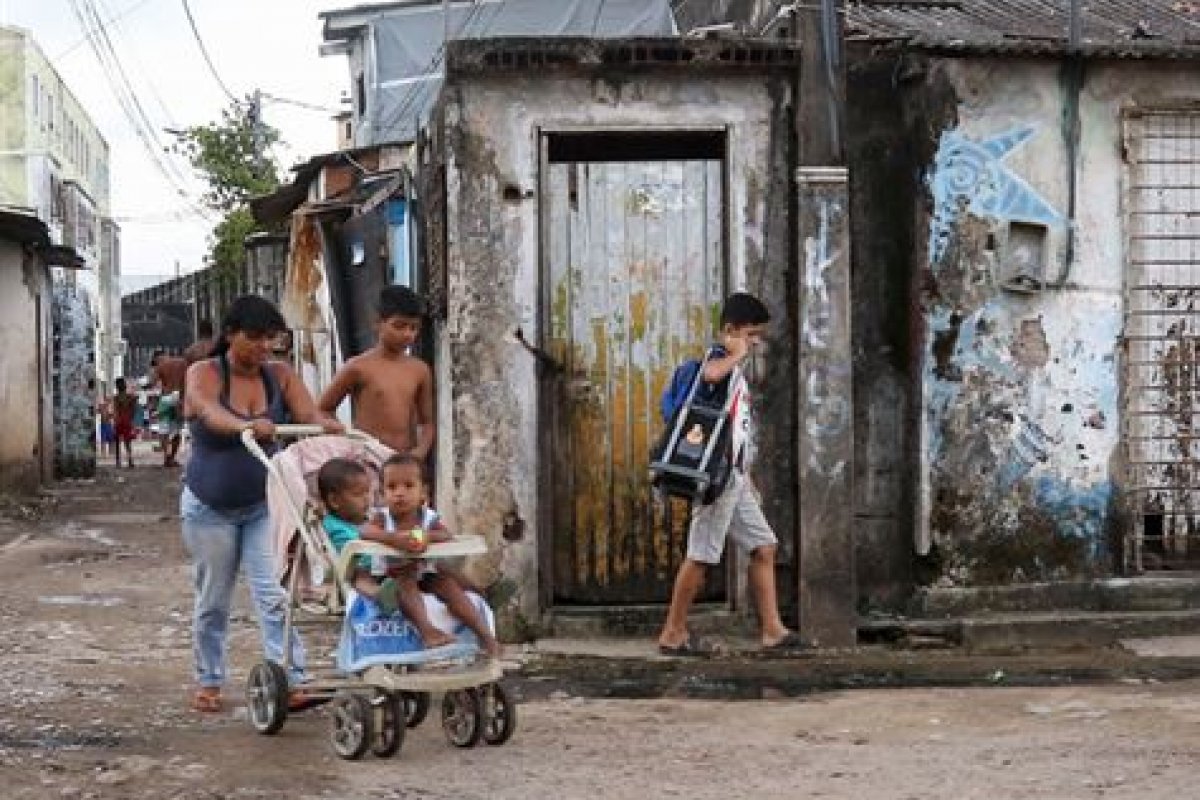 [Pesquisa revela que extrema pobreza em Salvador teria chegado a 16,9% sem o auxilio emergencial]