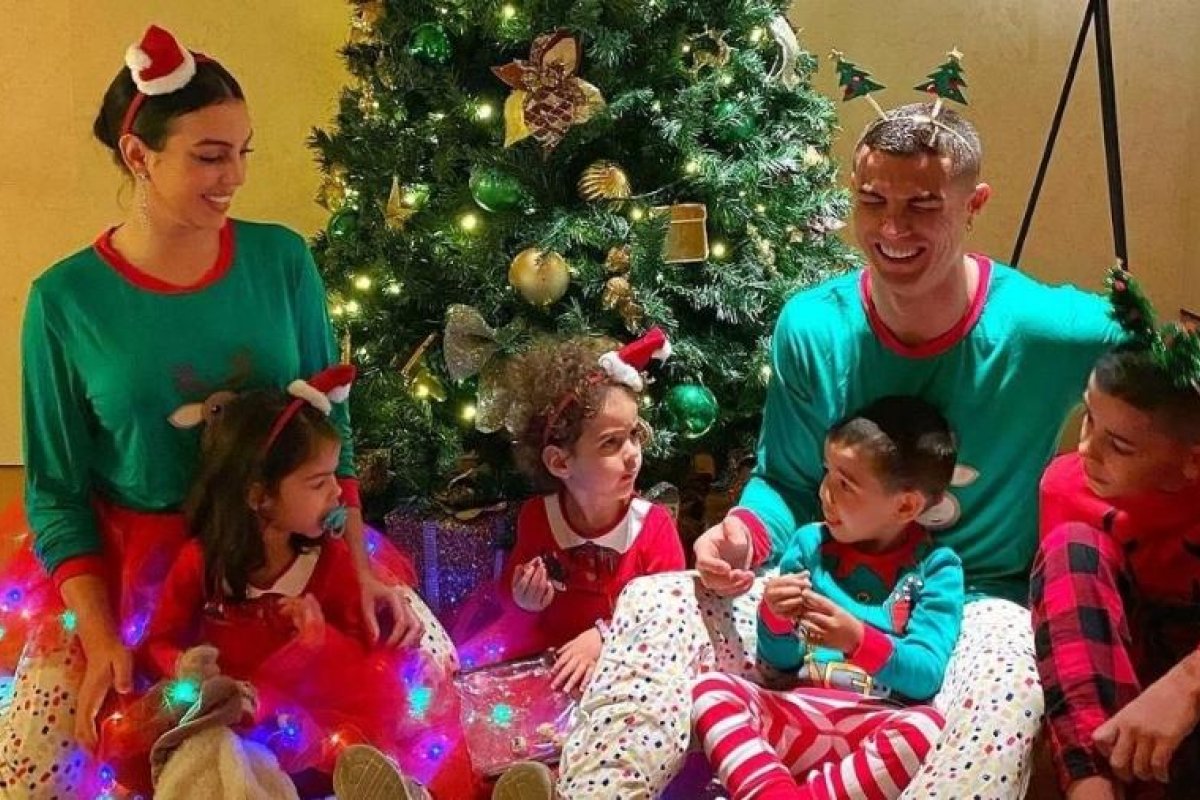 [Pelé, Cristiano Ronaldo, Neymar e outros jogadores usaram as redes sociais para desejar um Feliz Natal]