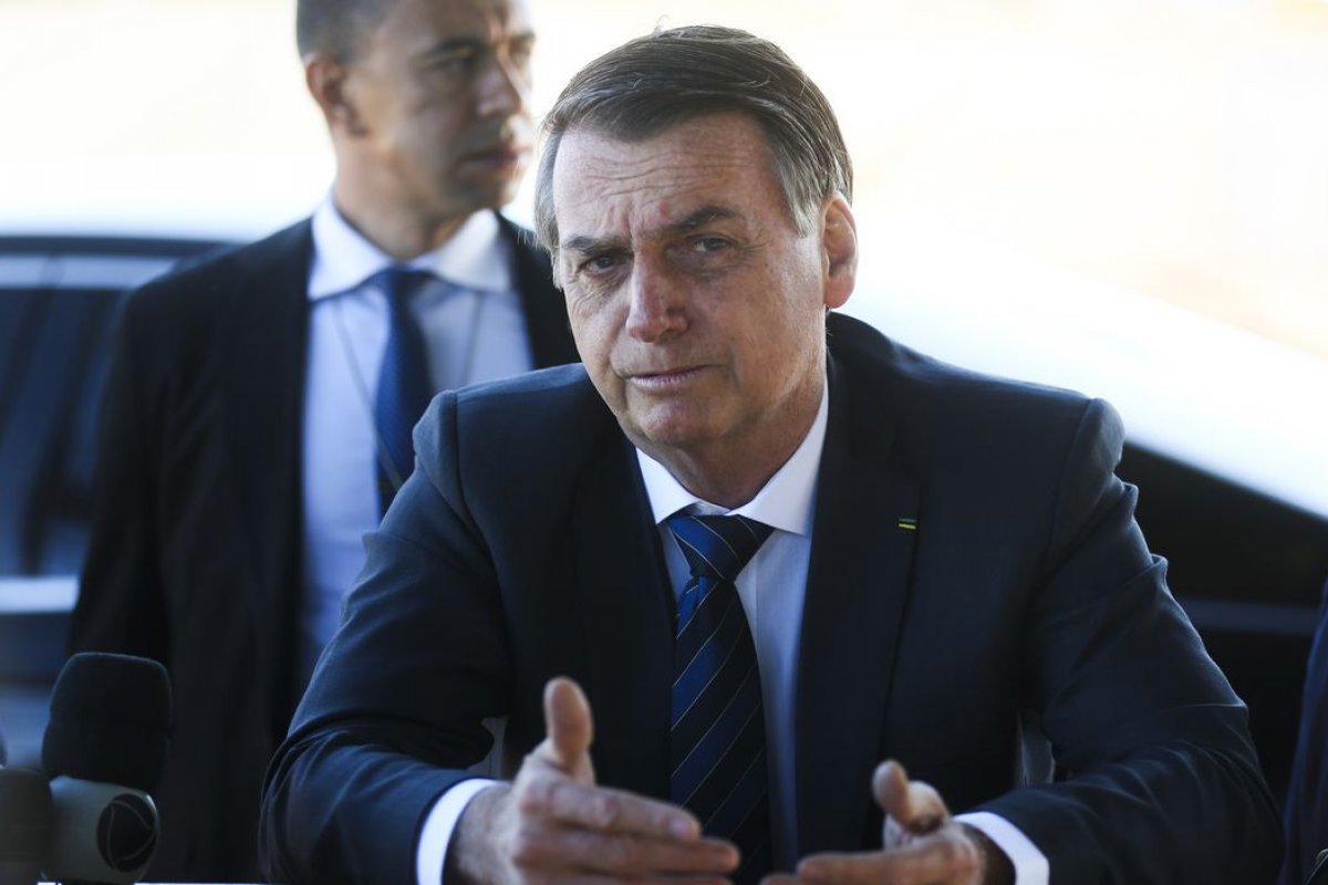 ['Entre eu e vacina tem uma tal de Anvisa', diz Bolsonaro sobre demora de aquisição imunizante]