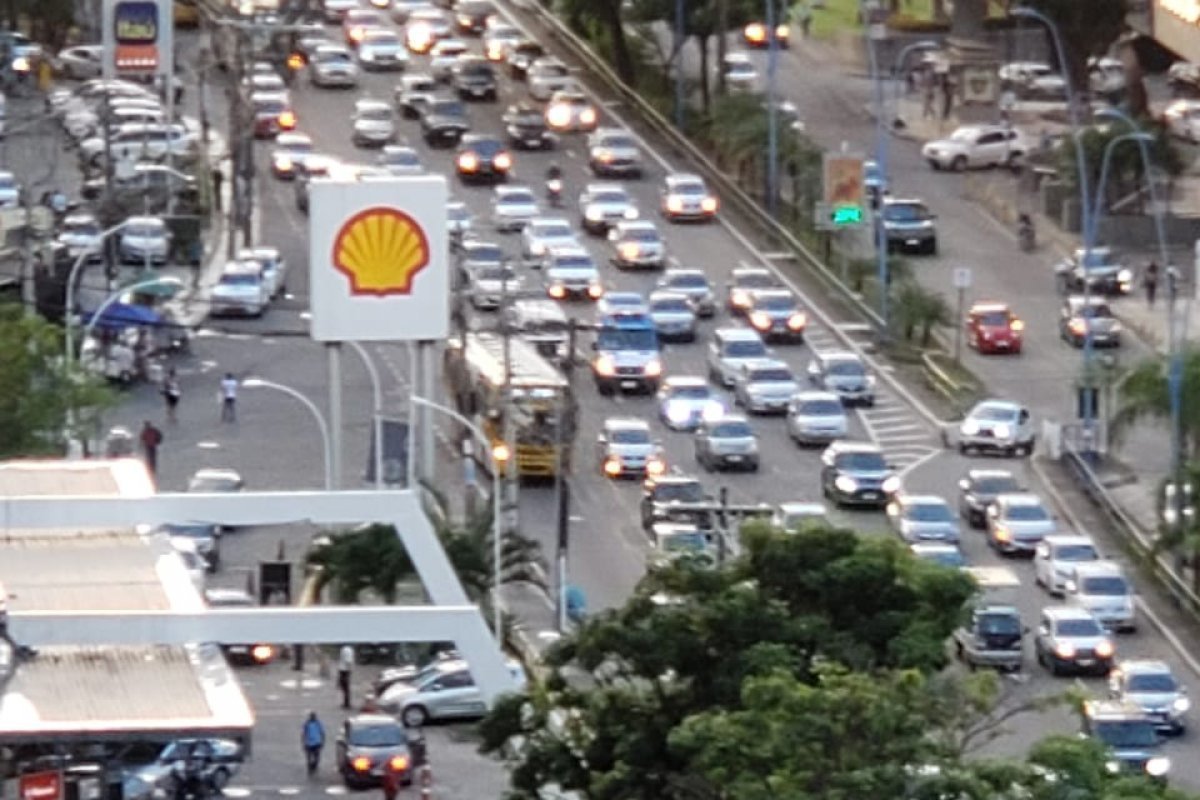 [Boletim do trânsito: saiba quais vias registram congestionamento em Salvador nesta segunda (15)]