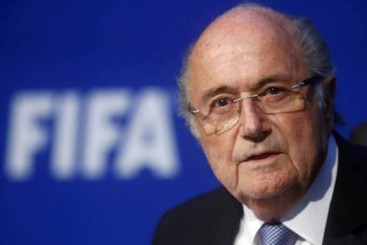 [Fifa suspende por mais de 6 anos Joseph Blatter e o ex-secretário-geral Jérôme Valcke]