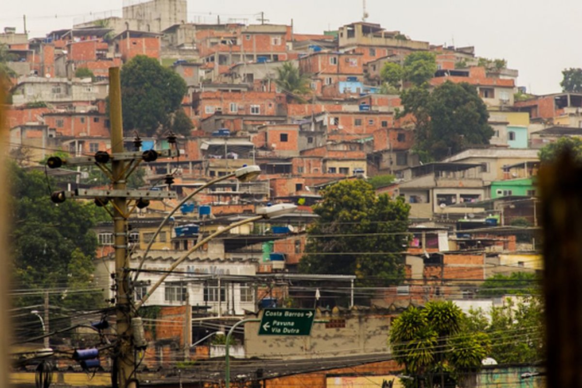 [71% das famílias moradoras de favelas perderam metade da renda durante a pandemia, diz pesquisa]
