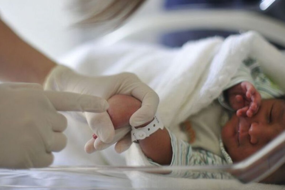 [Brasil: Quase 900 bebês morreram em 2020 por causa da Covid-19]