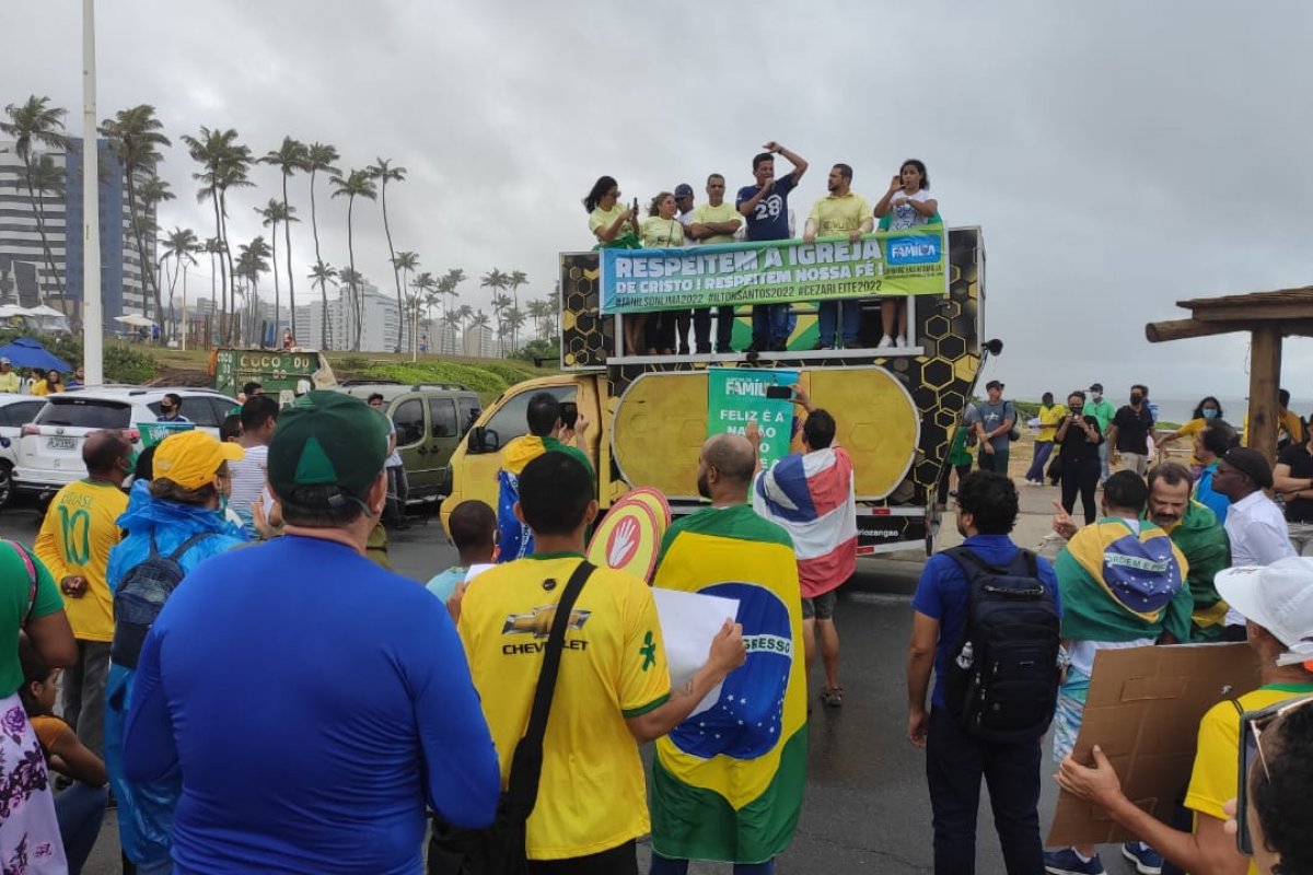 [Vídeo: Apoiadores de Bolsonaro realizam marcha pela orla de Salvador neste sábado (15)]