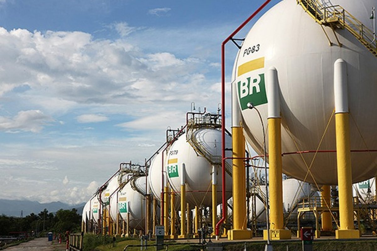 [Fachin suspende alienação da RLAM e outras refinarias da Petrobras]