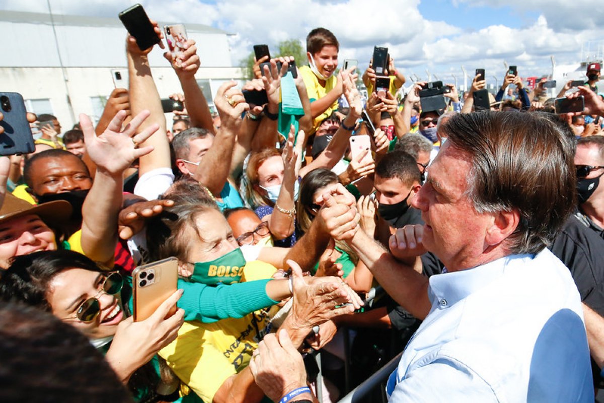 [Vídeo: multidão recepciona Bolsonaro no Espírito Santo]