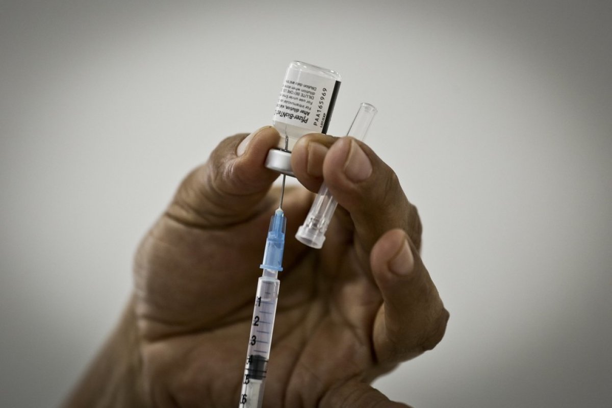 [Covid-19: MPF investiga denúncia de fura-fila na vacinação por servidores das Forças Armadas e Abin]