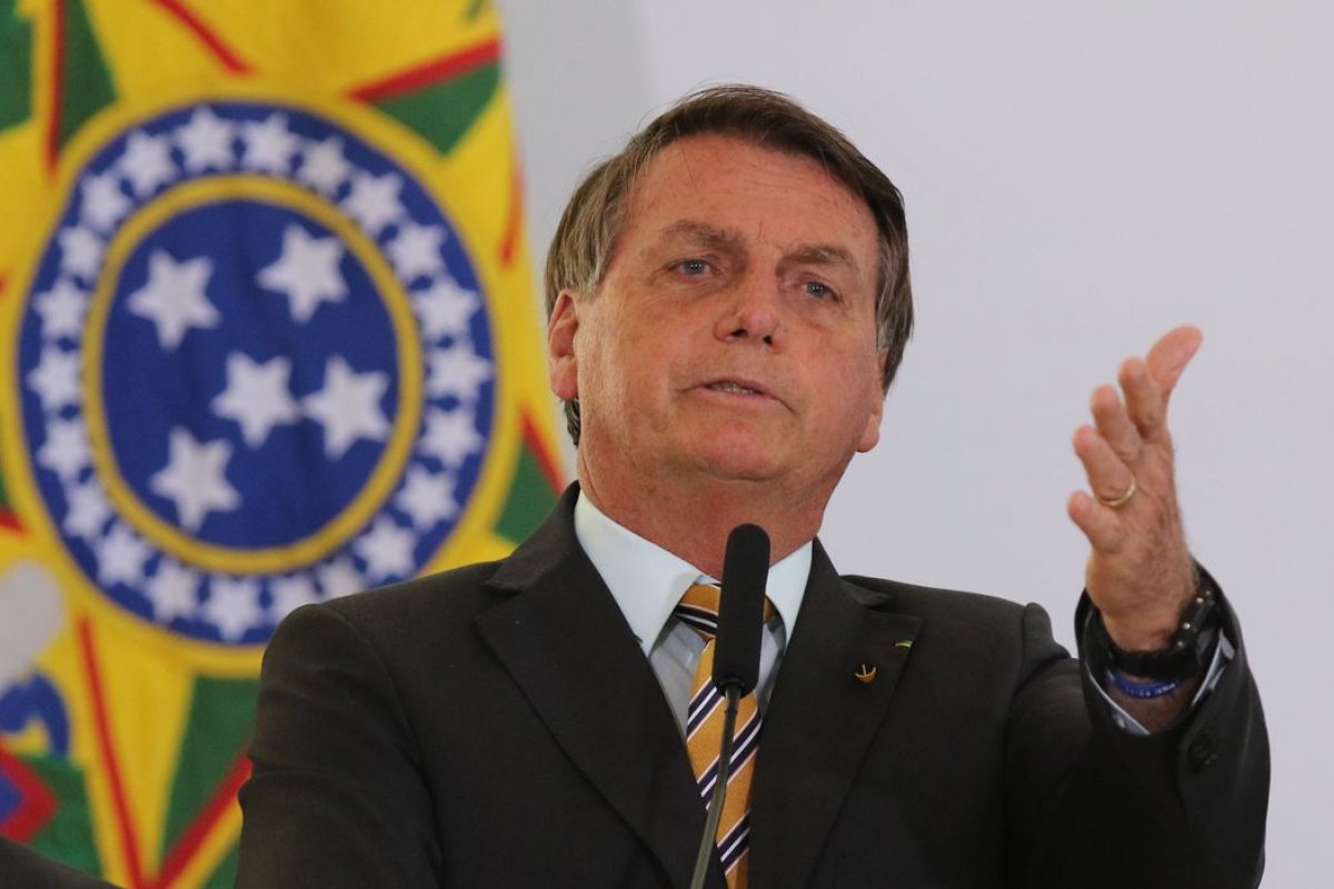 [Bolsonaro assina decreto que libera Orçamento de 2021]
