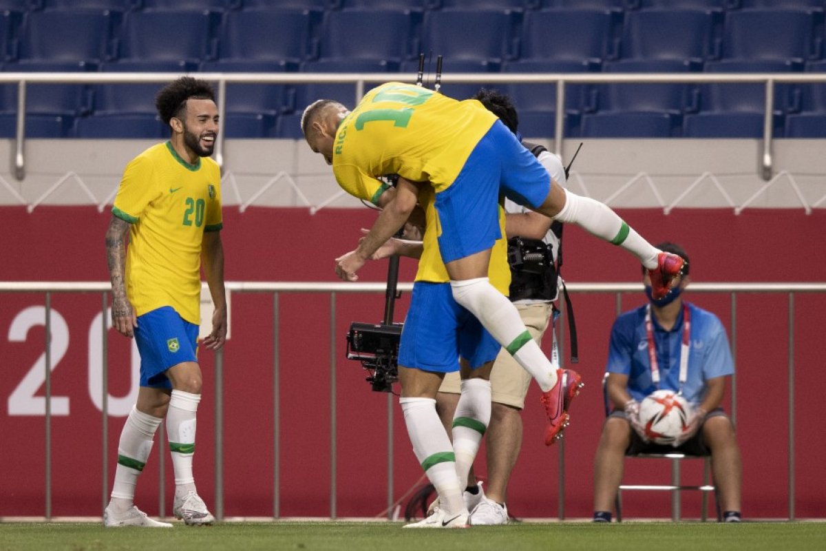 [Brasil garante vaga na semifinal do futebol masculino nas Olimpíadas]
