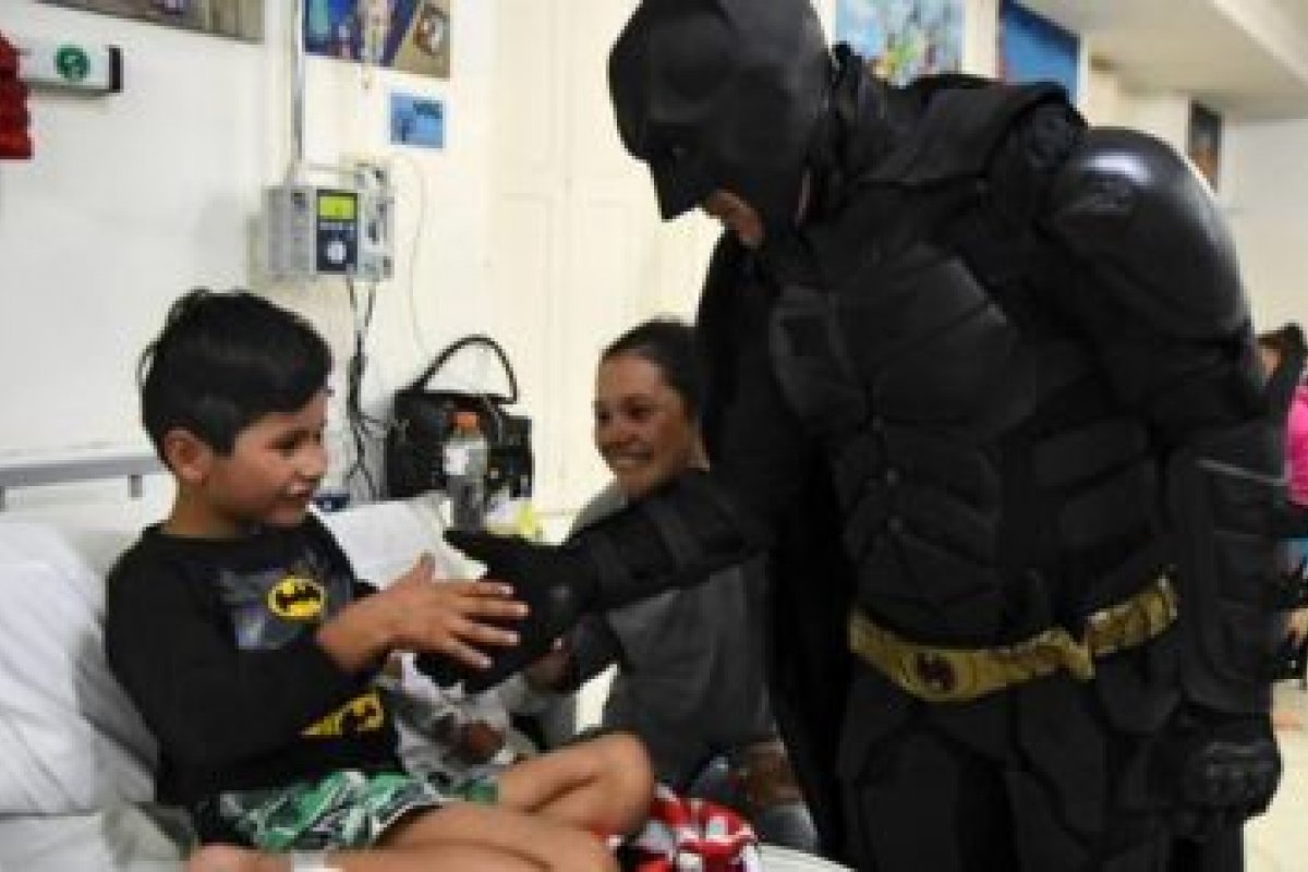 [Batman solidário é assaltado após sair de hospital na Argentina]