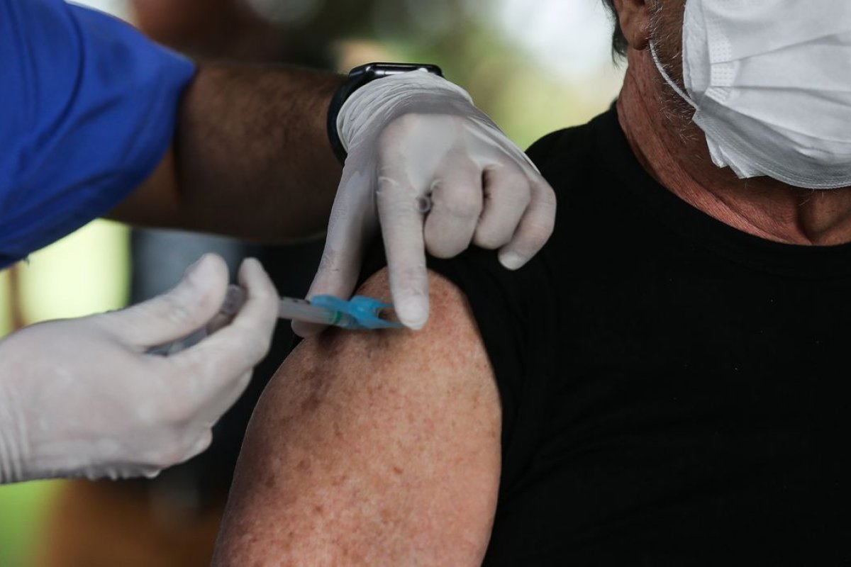 [Covid-19: mais 51,3 mil pessoas são vacinadas com a primeira dose na Bahia]