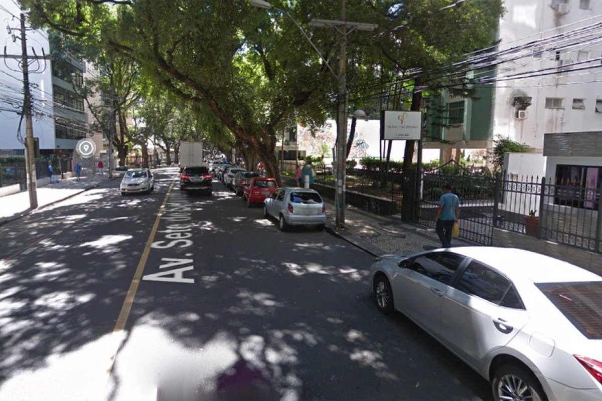 [Motociclista fica ferido após batida com carro no bairro da Vitória, em Salvador]