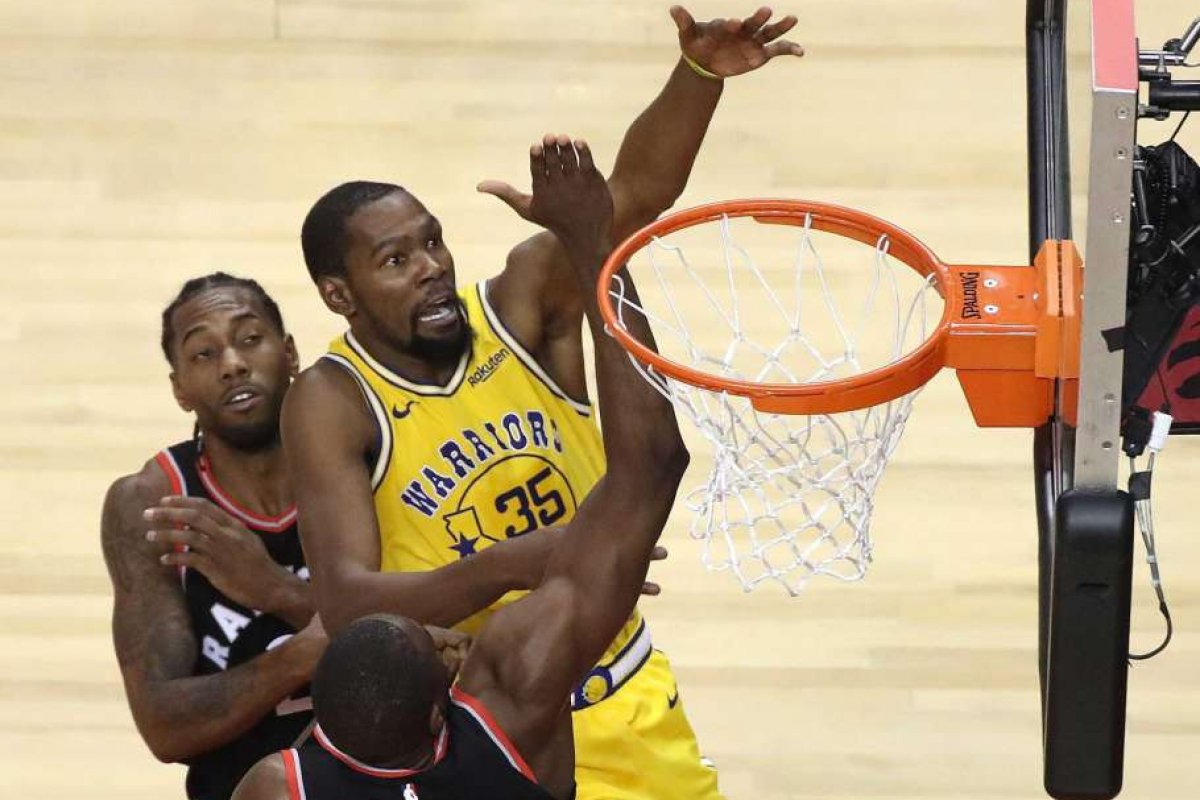 [Toronto Raptors enfrenta Golden State Warriors na primeira final da NBA]