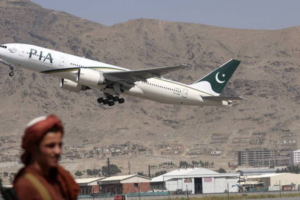[Cabul recebe 1º voo internacional após retorno do Talibã]