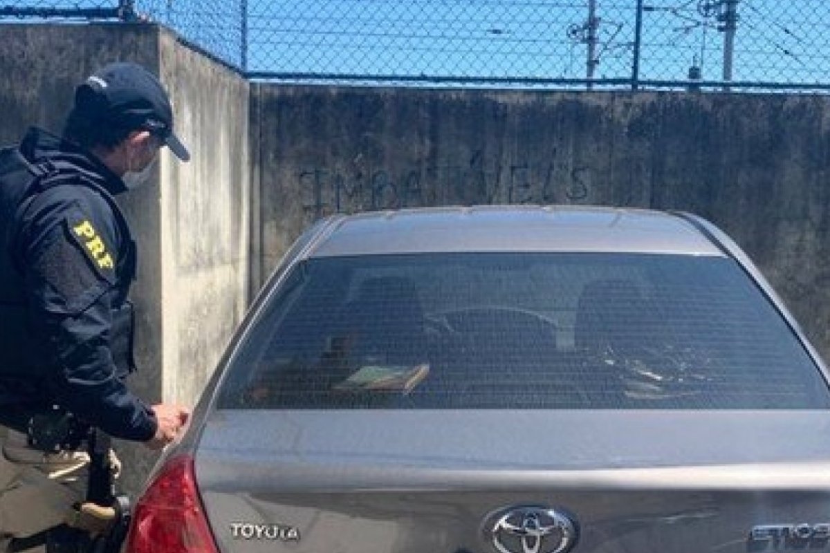 [PRF apreende carro alugado em 2018 no bairro de Brotas, em Salvador]
