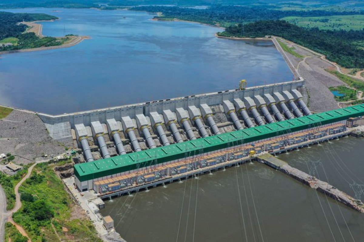 [Crise hídrica: Belo Monte opera com meia turbina e gera apenas 300 MW]