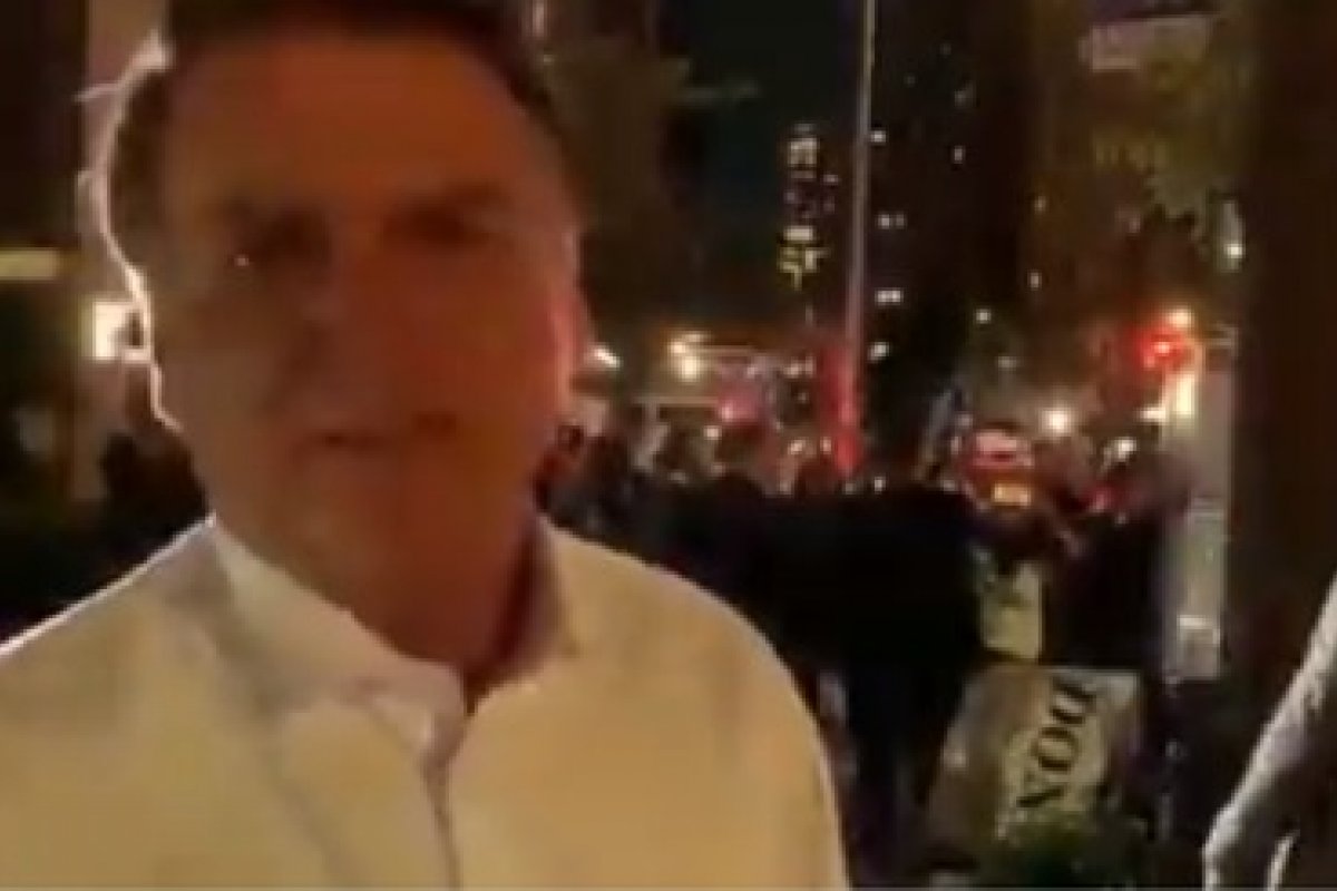 [Vídeo: Bolsonaro ignora protestos contra ele em NY e chama grupo de 