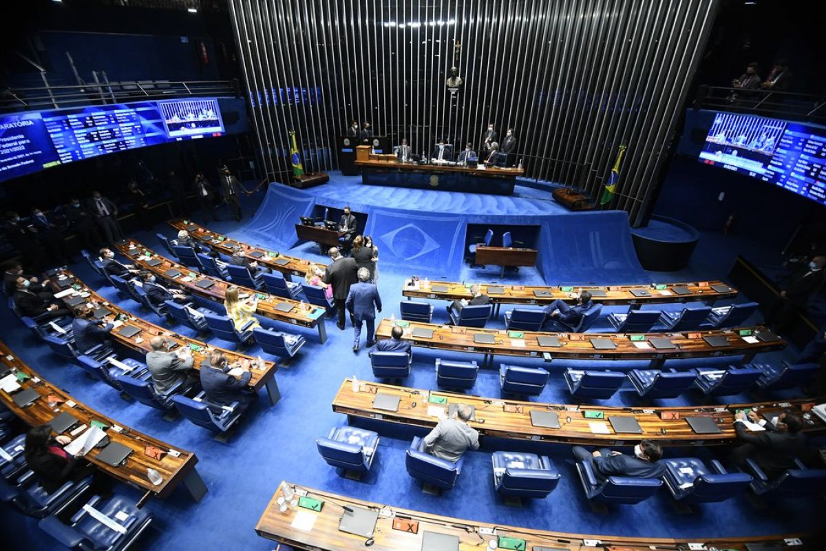 [Senado aprova MP que estabelece Auxílio Emergencial e envia para sanção de Bolsonaro]